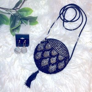 DONATED 🎉HP🎉 🖤 Gorgeous Vintage Mini Crossbody Purse